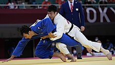 Olympijský vítz Takanori Nagase (vpravo).