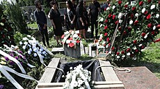 Poz�stalí poh�bili Stanislava Tomá�e, který je p�ezdíván �Floyd z Teplic�. (24....