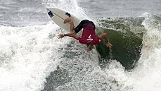 Australský surfař Owen Wright závodí na olympiádě v Tokiu (26. července 2021).