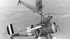 Parazitní letoun F9C Sparrowhawk byl uren jako hlavní výzbroj vzducholodí ZRS-4 Akron a ZRS-5 Macon.