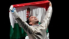 Aron Szilagyi z Maďarska slaví zisk zlaté medaile poté, co porazil Luigiho...