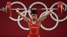 Li Fa-pin z Číny soutěží v soutěži vzpěračů do hmotnosti 61 kg. (25. července...