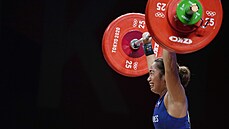 Hidilyn Díazová z Filipín se stává olympijskou vítzkou v kategorii do 55...