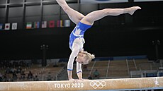 Gymnastika finále tým eny. Angelina Melnikova z Ruského olympijského výboru...
