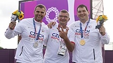 Stříbrný medailista David Kostelecký, vlevo a zlatý medailista Jiří Lipták,...