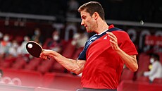 Stolní tenista Lubomír Jan�a�ík hraje forhend ve druhém kole olympijského...
