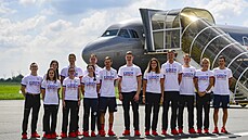 Čeští sportovci před odletem do Tokia 16. července.