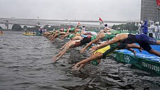 Start olympijského triatlonového závodu �en.
