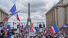Demonstrace proti zavedení covid pass na námstí Trocadéro v Paíi.  (24....