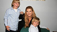 Martina Formanová na archivním snímku se svými syny Andym a Jimem, dvojčaty,...