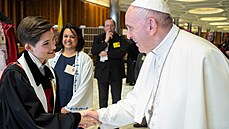 Faráka Martina Viktorie Kopecká s papeem Frantikem bhem synody ve Vatikánu...