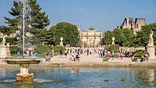 Zahrady Jardin des Tuileries, kde Joseph Monier pracoval.