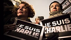 �Je suis Charlie�, tedy �jsem Charlie�, vzkazují u�ivatelé sociálních sítí po...