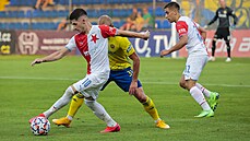 Slávista Srdjan Plavšič v ligovém utkání ve Zlíně.