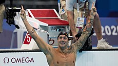 Caeleb Dressel po vít�zství v závodu na 100 metr� volný zp�sob na olympijských...