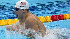 Americký plavec Chase Kalisz  v polohovém závodě na 400 metrů.