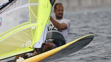 �eský windsurfa� Karel Lavický b�hem olympijské rozjí��ky.
