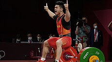 Čínský vzpěrač Š' Č'-jung vyhrál v Tokiu soutěž do 73 kg ve světovém rekordu...