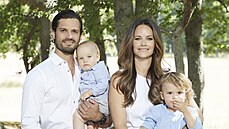 Švédský princ Carl Philip, princezna Sofia a jejich děti princ Gabriel a princ...