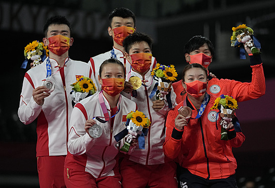 Smíenou tyhru badmintonist v Tokiu ovládli Wang I-lu a Chuang Tung-pching....