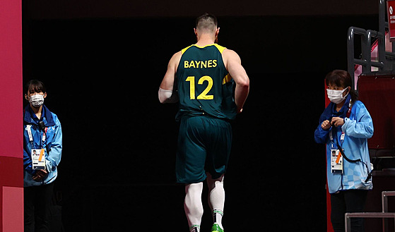 Australský pivot Aron Baynes míí do atny.