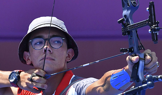Mladý turecký lukostelec Mete Gazoz ovládl v Tokiu olympijskou sout mu.
