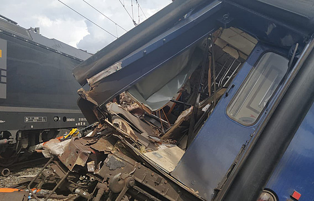 V Němčicích nad Hanou se srazily vlaky, dva lidé jsou zranění. (31. července...