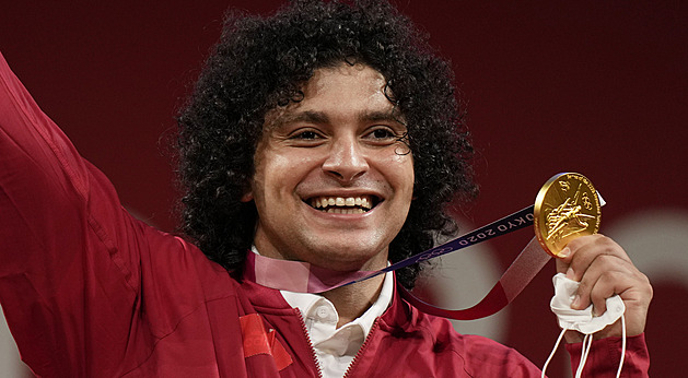 Katar slaví díky Fárisovi El-Bachoví první olympijské zlato ve vzpírání