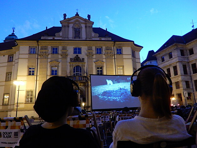 Letní Mariánské. Tvrci filmového festivalu 3kino Fest ve spolupráci s Mstskou knihovnou v Praze promítají v letním kin na Mariánském námstí zajímavé polské filmy. Akce probíhá zdarma od 29.-31.7.