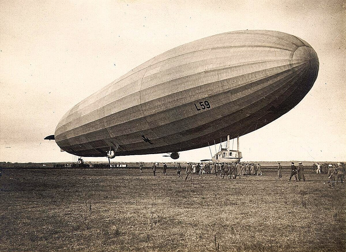 Vzducholoď pro Afriku. Zeppelin letěl zásobovat německé koloniální vojsko -  iDNES.cz
