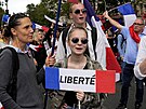 Po celé Francii protestuje asi 150 000 lidí. Demonstranti skandovali hesla jako...