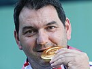 Jií Lipták se svou zlatou medailí (31. ervence 2021)