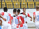 Fotbalisté Slavie slaví jeden ze tí gól Ivana Schranze v duelu s Teplicemi.