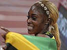 Jamajsk sprinterka Elaine Thompsonov-Herahov se raduje z spn obhajoby...