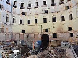 Rekonstrukce  Císaských lázní v Karlových Varech, stav 30. ervence 2021