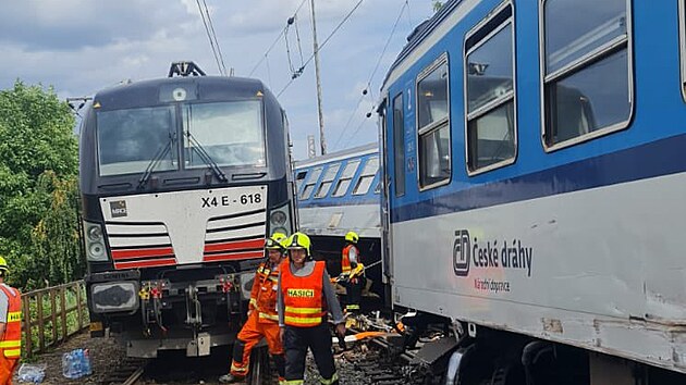 V Němčicích nad Hanou se srazily vlaky, dva lidé jsou zranění. (31. července 2021)