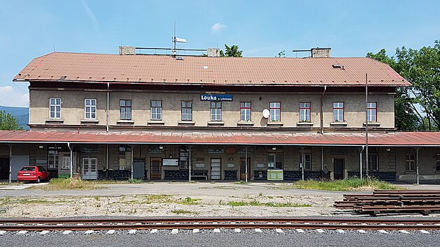 N�dra�n� budova v Louce u Litv�nova.
