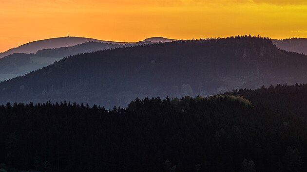 Hora Osta pat kvznamnm geologickm lokalitm Broumovska.