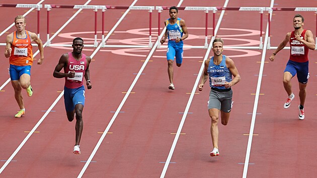 Vit Mller v rozbhu na 400 metr pekek na olympijskch hrch v Tokiu. (30. ervence 2021)