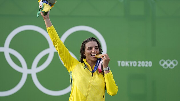 Kanoistka Jessica Foxov se raduje z olympijskho zlata.