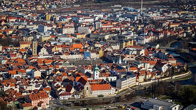 esk Budjovice pohledem z balnu.