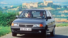 První generaci Astry p�edstavil Opel v roce 1991.