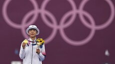 Dvacetiletá korejská lukostelkyn An San si v Tokiu podmanila olympijskou...