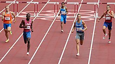 Vit Müller v rozbhu na 400 metr pekáek na olympijských hrách v Tokiu. (30....