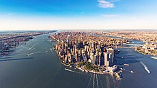 Manhattan. Pohled na newyorský Manhattan s řekou Hudson. V ulicích pod těmito... | na serveru Lidovky.cz | aktuální zprávy