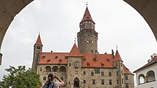 Hrad Bouzov patí mezi nejnavtvovanjí památky Olomouckého kraje.