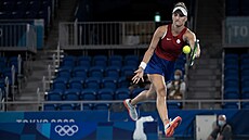 eská tenistka Markéta Vondrouová bhem olympijského finále s Belindou...