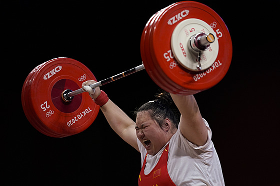 Li Wen-wen, která kralovala v kategorii nad 87 kilogram vytvoila ti nové...