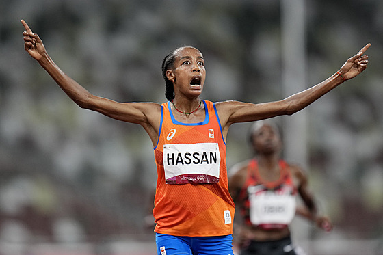 Sifan Hassanová, Etiopanka reprezentující Nizozemsko, vyhrála dost jasn v bhu...