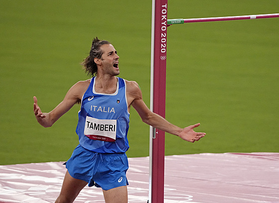 Gianmarco Tamberi soutí ve skoku do výky na letních olympijských hrách v...